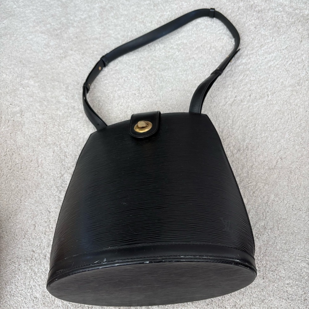 Louis Vuitton Epi Cluny Black Leather Bucket Bag - Picture 2 of 12